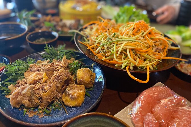 Hanoi: 7 Tasting Street Food Walking Tour and Train Street - The guide makes the difference