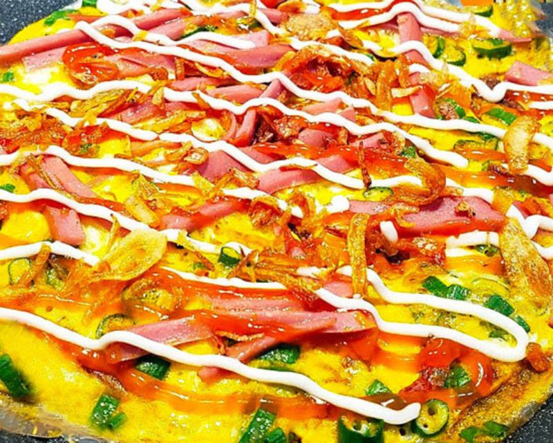 Hanoi: 7 Tastings Street Food Tour with Train Street - Meeting your guide and entering the Old Quarter
