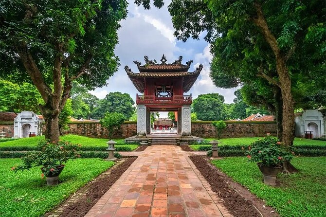Hanoi All in One Full Day Sightseeing Tour - Quiet water views at Tran Quoc Pagoda