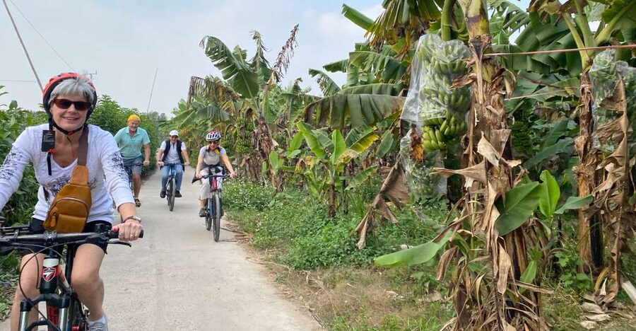 Hanoi: Bike Tour Through Hidden Gems and Banana Island - Lake B52 and the city’s wartime past