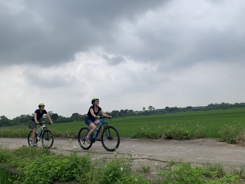 Hanoi: Bike Tour Through Hidden Gems and Banana Island - Group size, guide quality, and flexibility