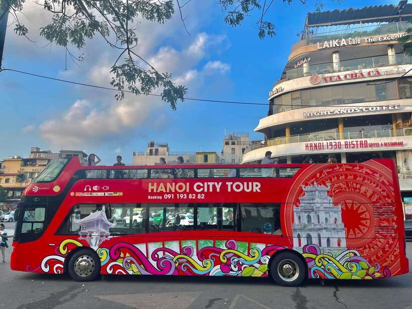 Hanoi: Centuries of Highlights in 1 Hour by Open-Top Bus - A fast ride through Hanoi’s long story