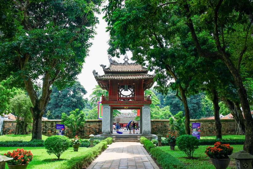 Hanoi: City Highlights Tour with Train Street & Hidden Gems - Hoan Kiem Lake and the Old Quarter