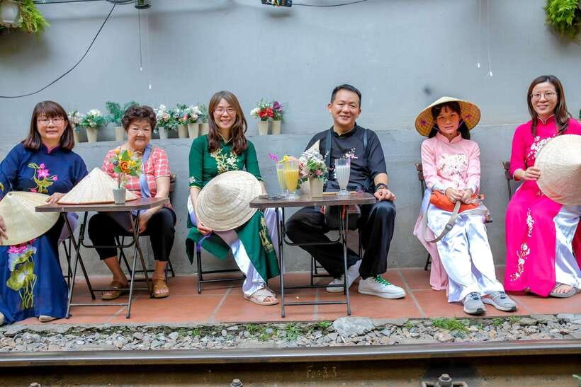 Hanoi: City Highlights Tour with Train Street & Hidden Gems - Guides, group size, and the feel of the day