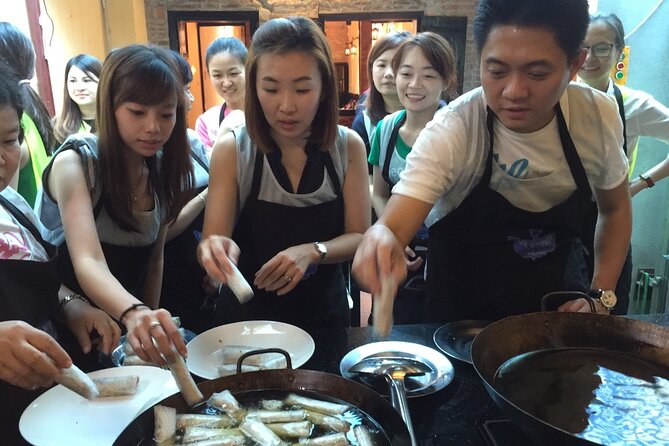 Hanoi Cooking Class and Market Tour with Chef Tien - Timing, pickup, and the small-group setup
