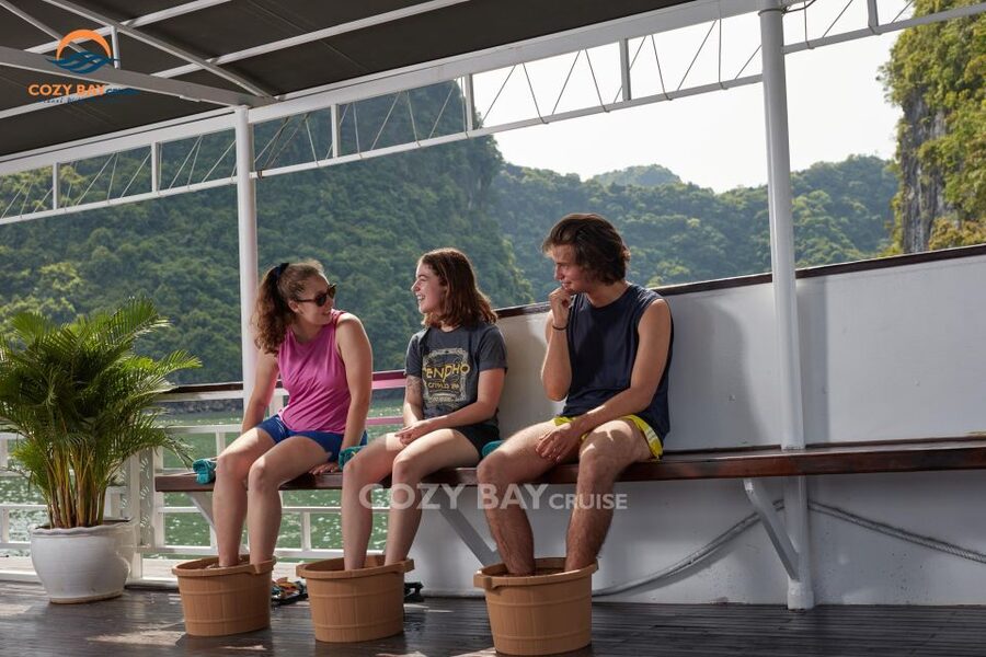 Hanoi: Cozy Halong Bay Overnight Cruise with Meals - What the cabin is really like
