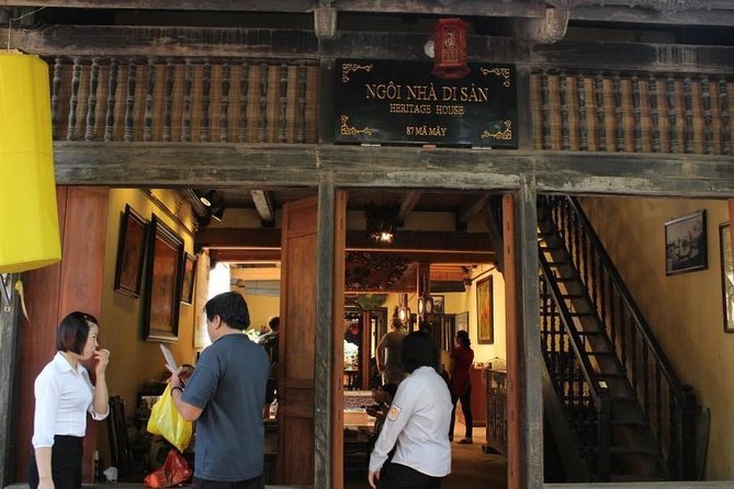 HANOI CULTURAL DISCOVERY TOUR ( "5 in 1" 4 hours - Special Package!) - Phung Hung Mural Street and the áo dài session