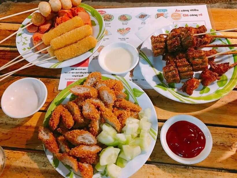 Hanoi: Eat Like a Local Small Group Street Food Tour - Bún chả, phở, and the main dishes