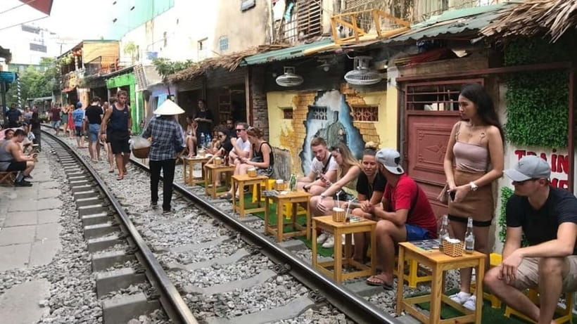 Hanoi: Eat Like a Local Small Group Street Food Tour - Drinks, sweets, and the final coffee stop