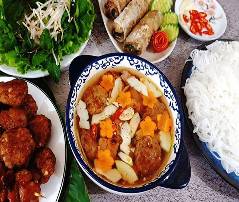 Hanoi: Eat Like a Local Small Group Street Food Tour - Why the guide matters more than the menu
