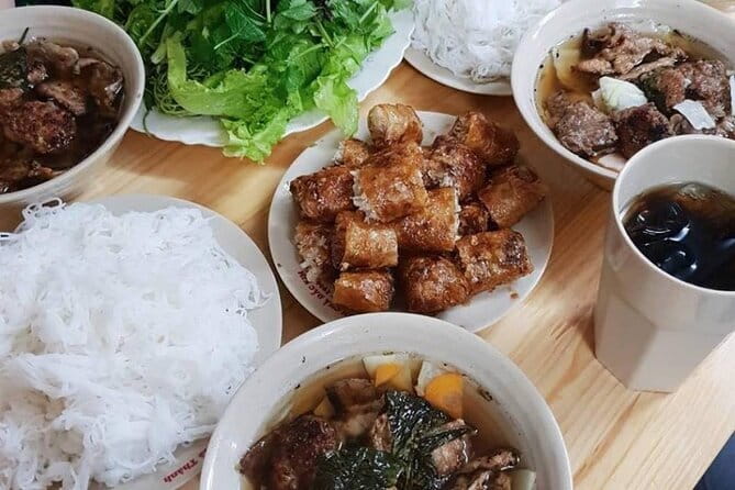 Hanoi Famous Michelin Guided Street Food Tour - Why this small food tour works in Hanoi