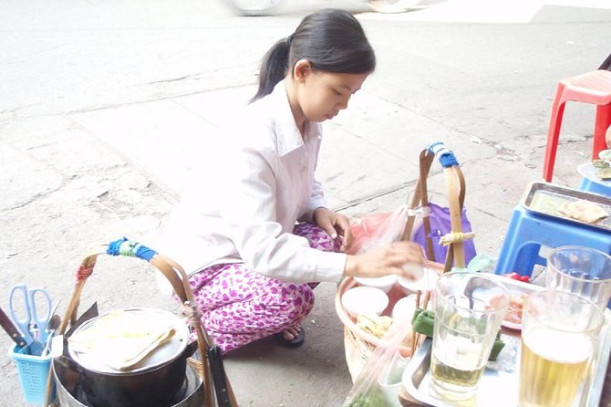 Hanoi Food on Foot: Walking Tour of Hanoi Old Quarter - Walking the old trade streets