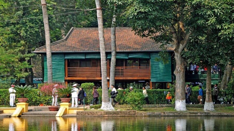 Hanoi: Full-Day City Tour and Water Puppet Show - Entering the Temple of Literature