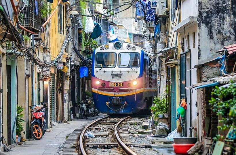 Hanoi: Guided Food Tour with Train Street Visit - Dry chicken pho changes your idea of pho