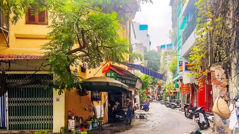 Hanoi: Guided Food Tour with Train Street Visit - Sticky rice ice cream is the playful finish
