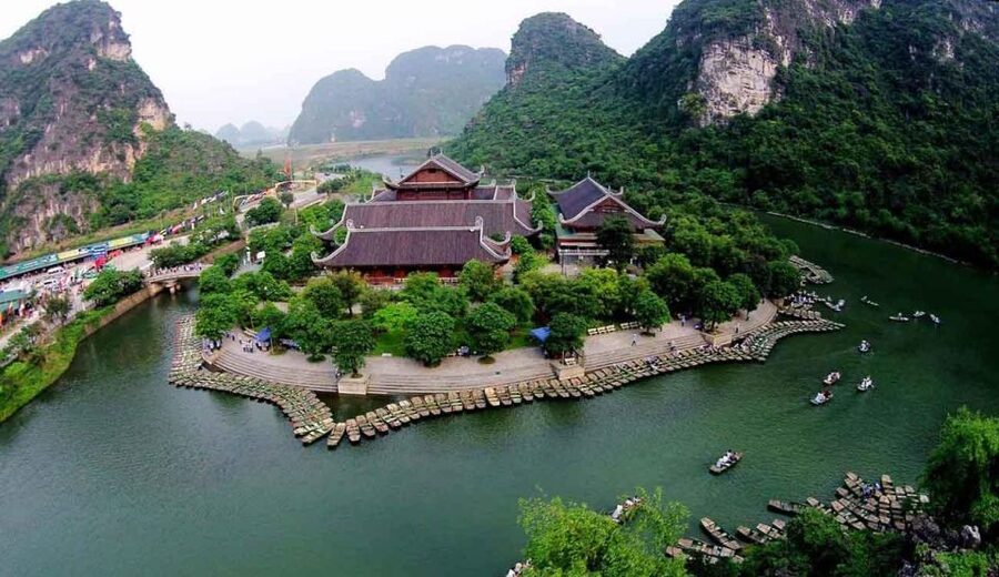 Hanoi: Guided Full-Day Hoa Lu, Trang An and Mua Cave Tour - Trang An by boat, the scenic centerpiece