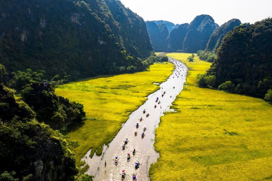 Hanoi: Guided Full-Day Hoa Lu, Trang An and Mua Cave Tour - How the guides shape the day