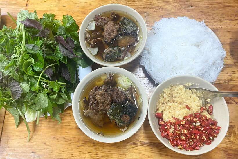 Hanoi: Guided Street Food Tour with Train Street Experience - Key points at a glance