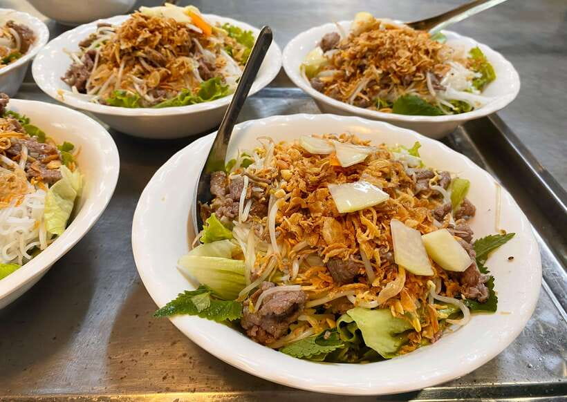Hanoi: Guided Street Food Tour with Train Street Experience - Why this tour works as a first evening in Hanoi