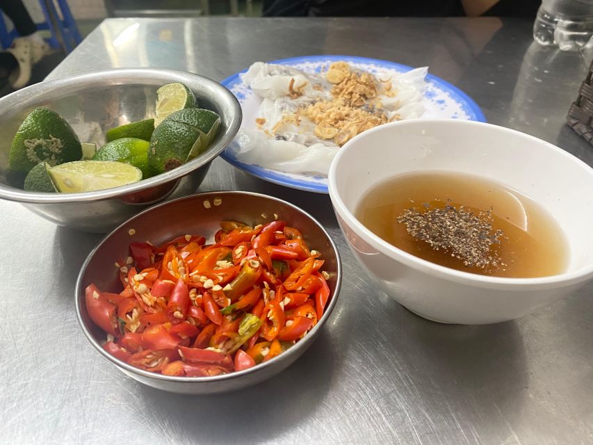 Hanoi: Guided Street Food Tour with Train Street Experience - Train Street: the dramatic finish