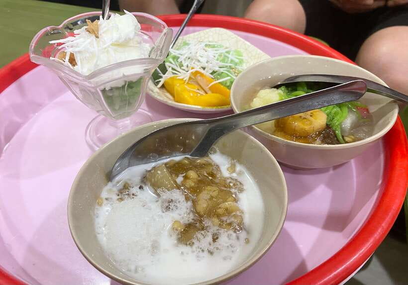 Hanoi: Guided Street Food Tour with Train Street Experience - What the strongest guide can add