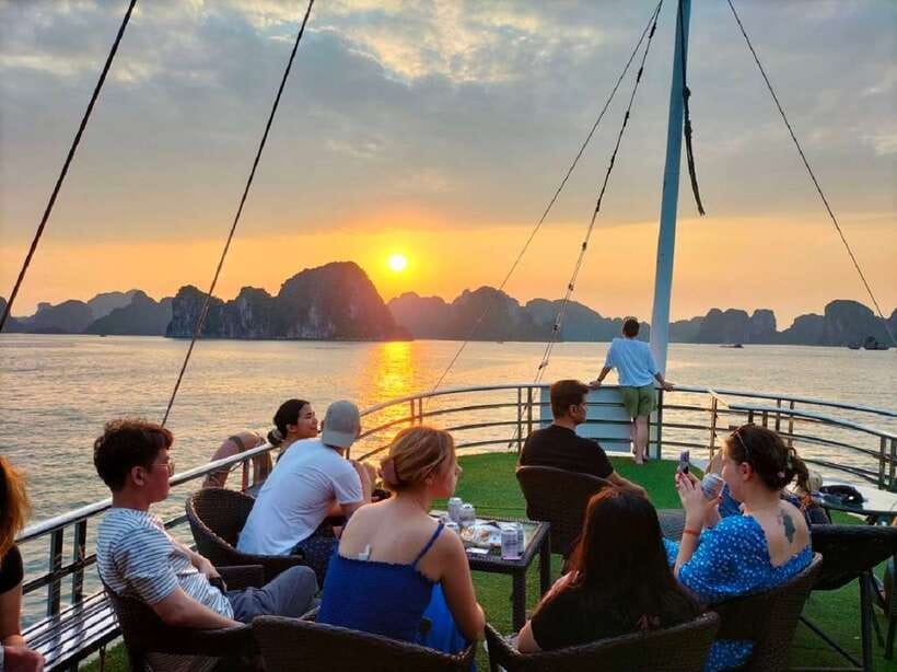 Hanoi: Ha Long Bay Day Cruise - Swimming, Meal, Kayaking - Sung Sot Cave, Ha Long Bay’s most theatrical stop