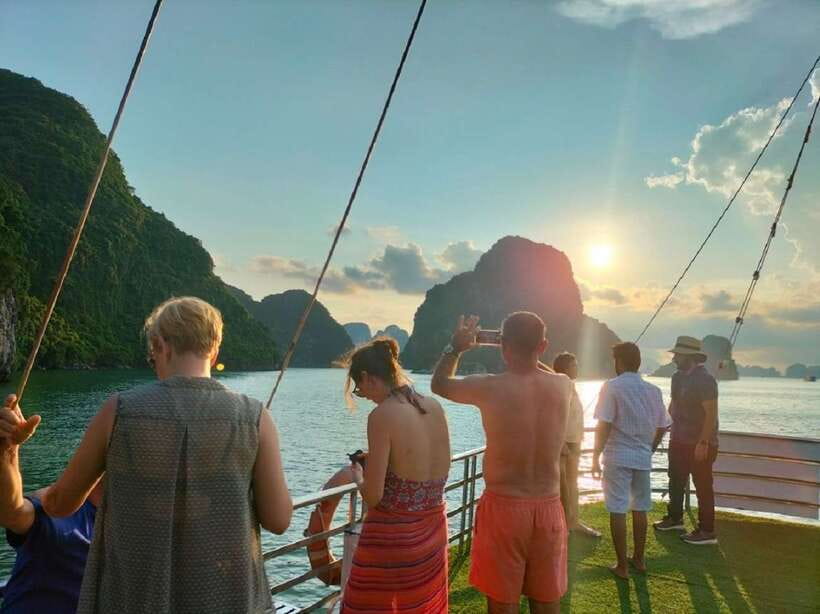 Hanoi: Ha Long Bay Day Cruise - Swimming, Meal, Kayaking - Titop Island, swimming and the climb for the view