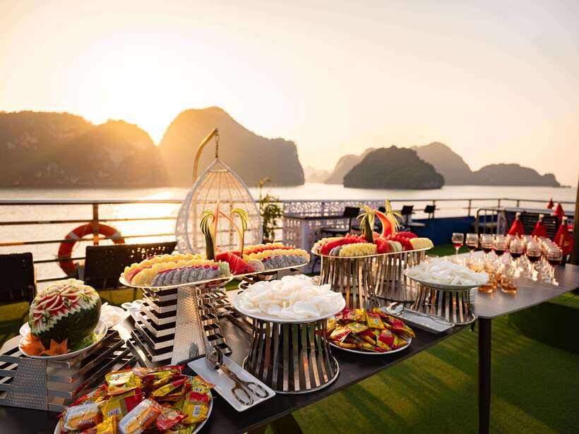 Hanoi: Halong Bay Cruise, Amazing Cave, Titov Island & Kayak - Titov Island, swimming, and the climb
