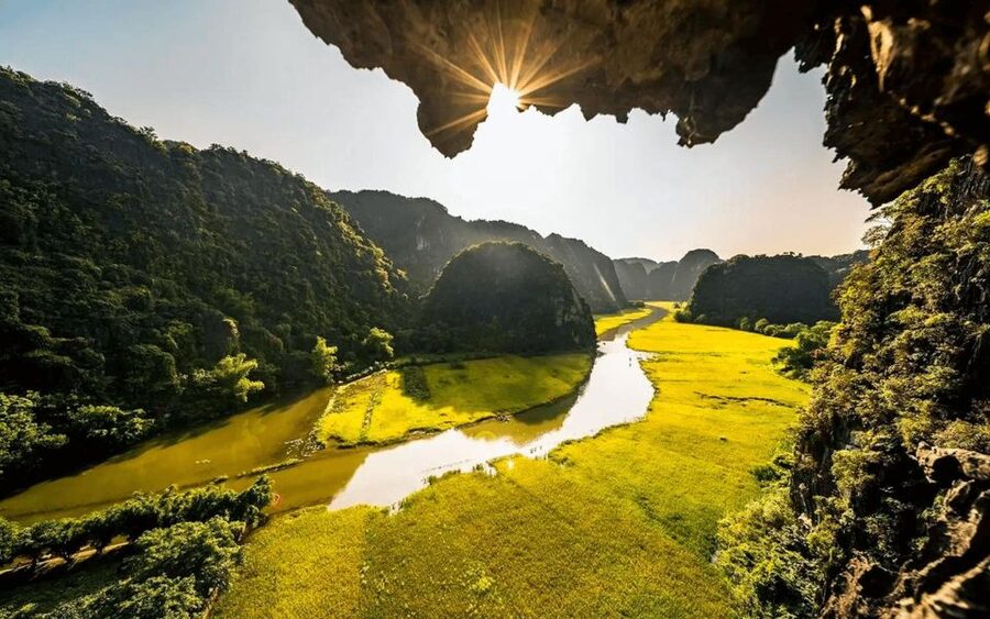 Hanoi: Hoa Lu, Trang An, and Mua Cave Full-Day Trip - Hoa Lu and the story of Vietnam’s old capital