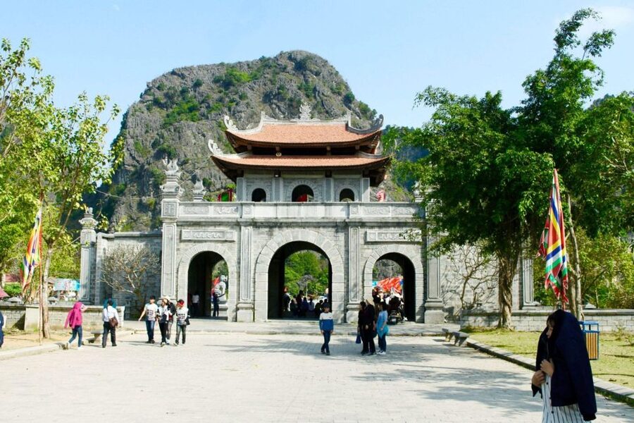 Hanoi: Hoa Lu, Trang An, and Mua Cave Full-Day Trip - Cycling through a traditional village