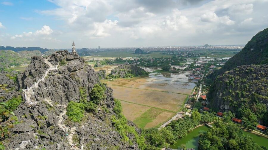 Hanoi: Hoa Lu, Trang An, and Mua Cave Full-Day Trip - The Trang An boat ride