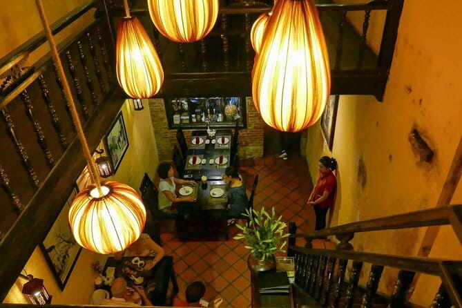 Hanoi in a day from Halong city - Lunch in the Old Quarter, two good ways to eat