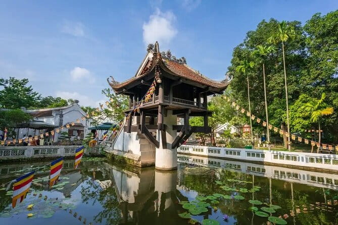 Hanoi in a day from Halong city - Train Street: a short stop with careful timing