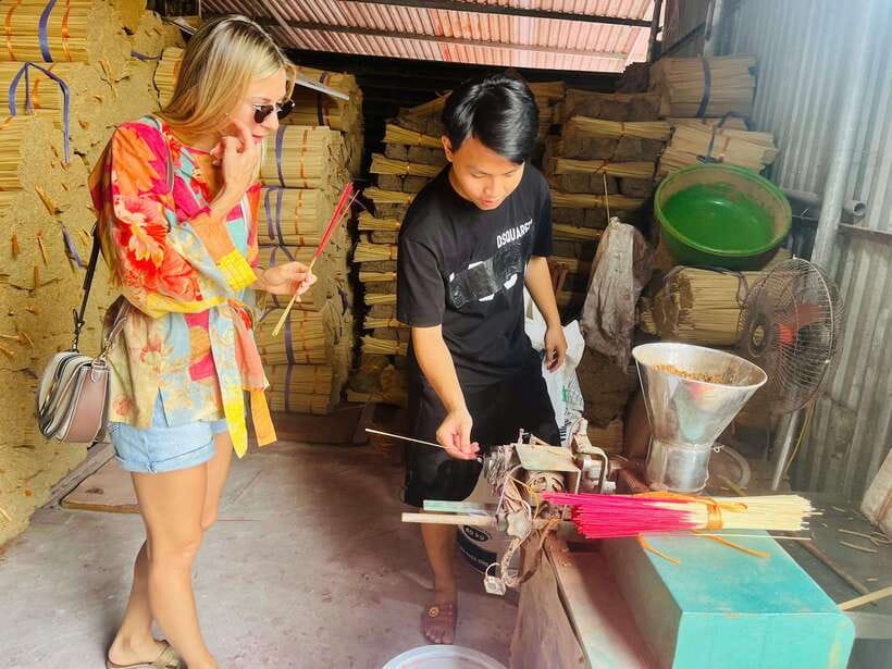 Hanoi: Incense Village, Hat, and Lacquer Artisanal Tour - The full-day lacquer village