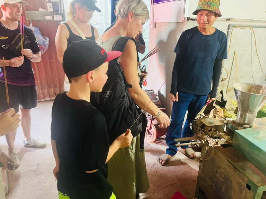 Hanoi: Incense Village, Hat, Lacquer, & City Highlights Tour - The full-day lacquer village and lunch