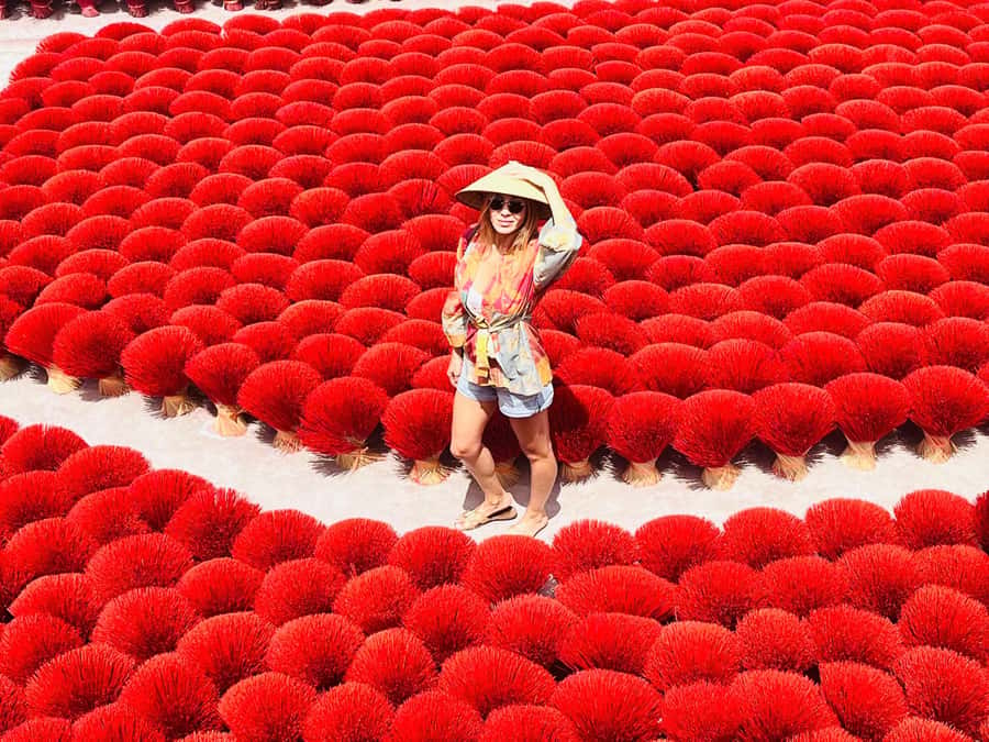 Hanoi: Incense Village, Hat, Lacquer, & City Highlights Tour - Guides, buses, and the feel of the day