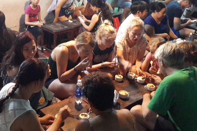 HANOI INCREDIBLE STREET FOODIE TOUR (Enjoy traditional Cuisine as the local) - Crossing Hanoi’s traffic without losing your appetite