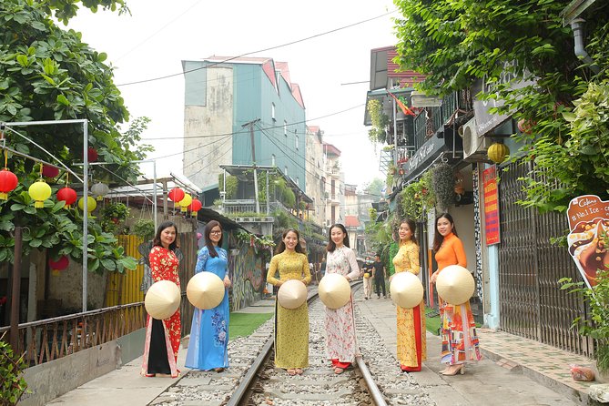 Hanoi Instagram Tour: The Most Scenic Spots - Phung Hung Mural Street and old Hanoi scenes