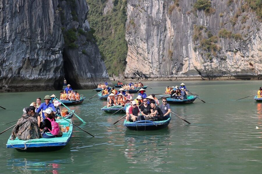 Hanoi: Islands & Caves Ha Long Cruise with Lunch & Kayaking - Guides can shape the day