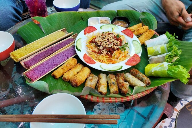 Hanoi Michelin Star Walking Food Tour & Train Street - Bia Hoi and Chè: the lighter final tastes