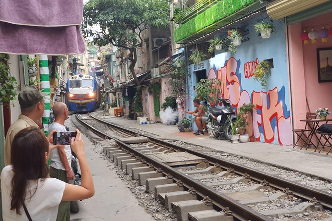 Hanoi Motorbike Tour: Food, Culture and Fun by Vintage Motorbike - Food, coffee, and the cafe finish