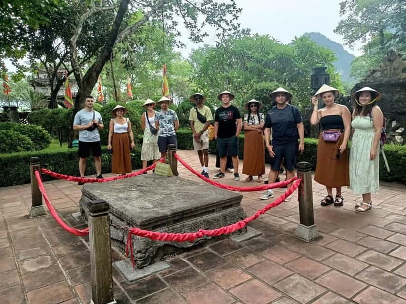 Hanoi/Ninh Binh: 1-Day Tam Coc/Trang An, Hoa Lu & Mua Caves - The guide can shape the whole day