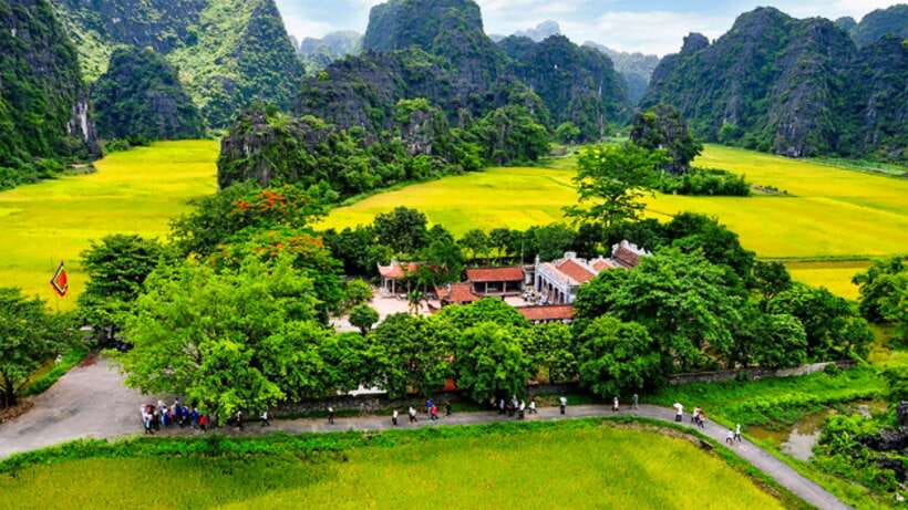 Hanoi/Ninh Binh: 1-Day Tam Coc/Trang An, Hoa Lu & Mua Caves - Lunch before the afternoon activities