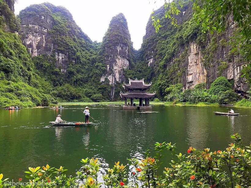 Hanoi: Ninh Binh, Bai Dinh/Hoa Lu, Trang An, & Mua Cave Tour - The limousine bus ride from Hanoi Old Quarter