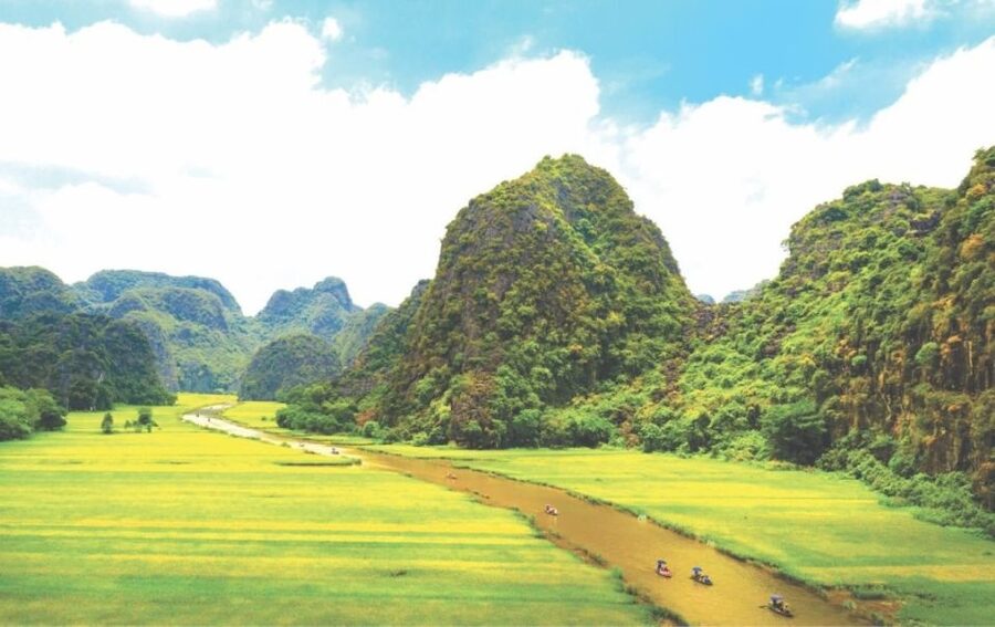 Hanoi: Ninh Binh, Hoa Lu, Tam Coc and Mua Cave Day Trip - Cycling through the Ninh Binh countryside