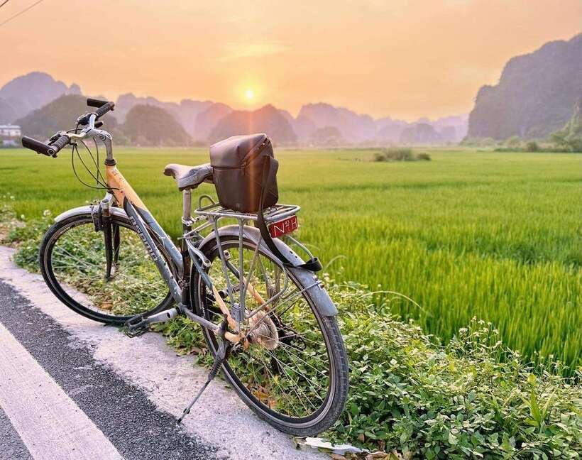 Hanoi: Ninh Binh- Hoa Lu - Trang An - Mua Cave - Best Seller - A free bicycle ride through the countryside