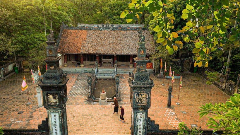 Hanoi: Ninh Binh- Hoa Lu - Trang An - Mua Cave - Best Seller - Mua Cave and the nearly 500-step climb