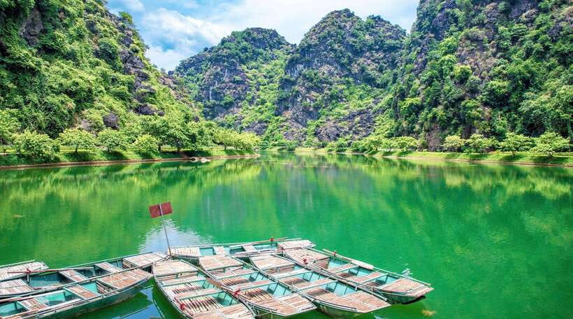 Hanoi: Ninh Binh, Tam Coc, Mua Cave & Hoa Lu with cycling - Leaving Hanoi between 7 and 8 a.m.