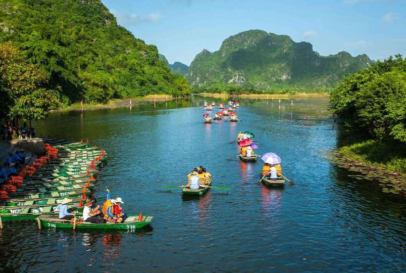 Hanoi: Ninh Binh, Trang An, Mua Cave and Bai Dinh Pagoda - Mua Cave and Ngoa Long Mountain: the day’s physical test
