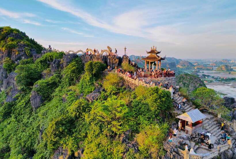 Hanoi: Ninh Binh, Trang An, Mua Cave and Bai Dinh Pagoda - Who should book this day trip?